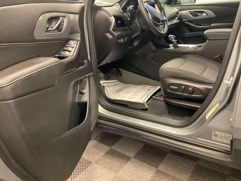 Used 2023 Chevrolet Traverse LT AWD/4WD image 7