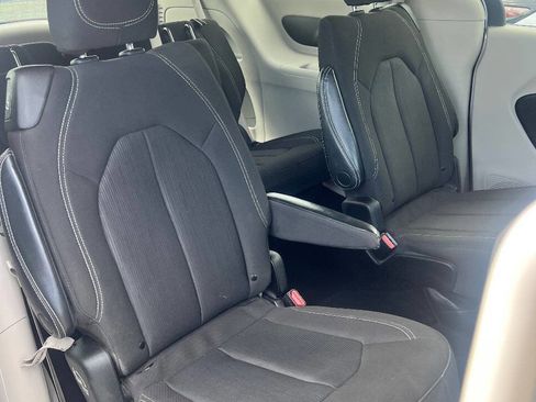 Used 2023 Chrysler Voyager LX image 8