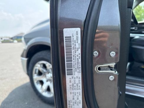 Used 2017 RAM 1500 Laramie w/ Convenience Group AWD/4WD image 40
