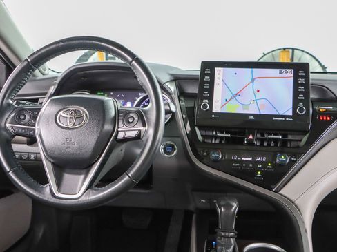 Used 2022 Toyota Camry XLE w/ Navigation Package image 17