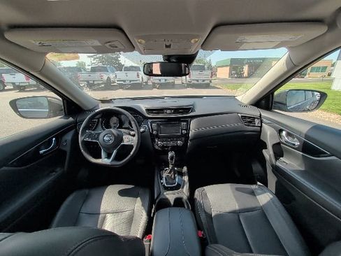 Used 2019 Nissan Rogue SL w/ Premium Package AWD/4WD image 6