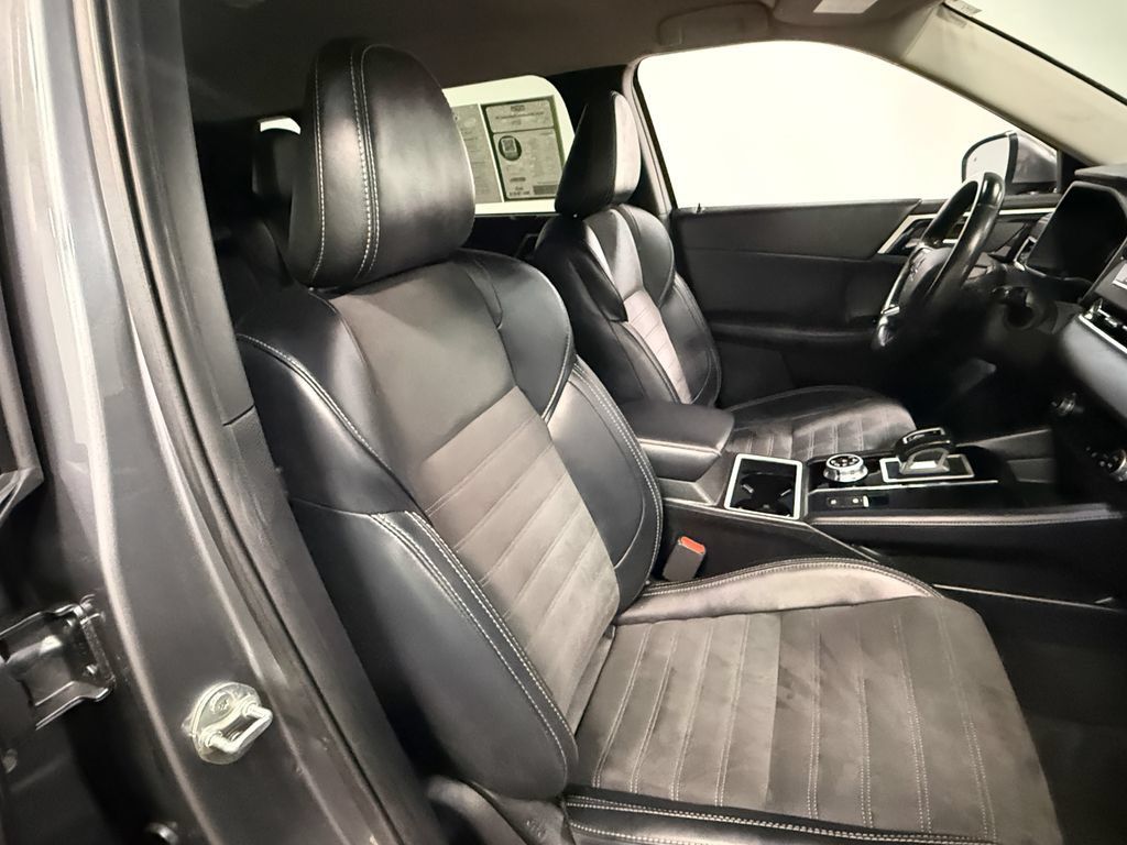 Used 2024 Mitsubishi Outlander SE AWD/4WD image 64