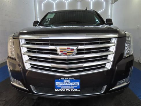 Used 2018 Cadillac Escalade ESV Platinum AWD/4WD image 2