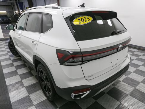 Used 2025 Volkswagen Taos SEL w/ Black Wheel Plus Package image 9