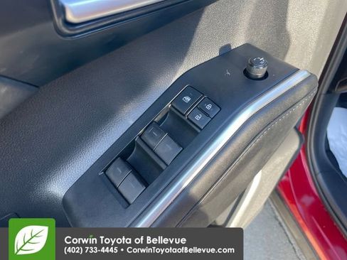 Used 2021 Toyota Highlander XLE w/ Protection Package #3 (TMS) AWD/4WD image 19