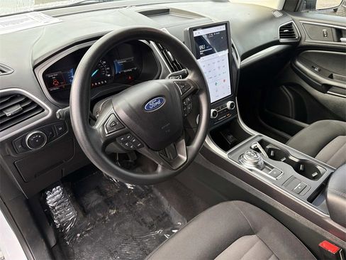 Used 2022 Ford Edge SE w/ Black Appearance Package image 8