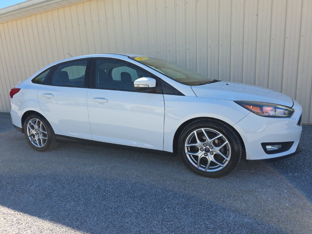 Used 2015 Ford Focus SE w/ Equipment Group 201A FWD image 2