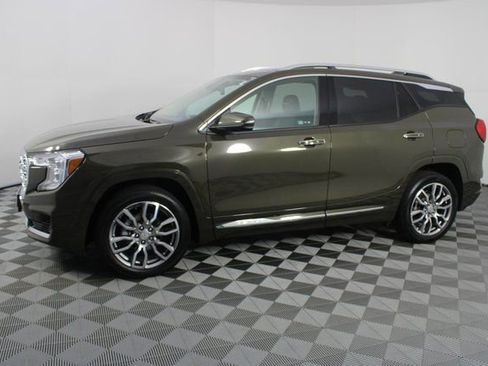Used 2023 GMC Terrain Denali w/ Denali Premium Package image 2