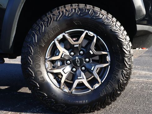 Used 2026 Chevrolet Colorado ZR2 w/ Technology Package AWD/4WD image 26
