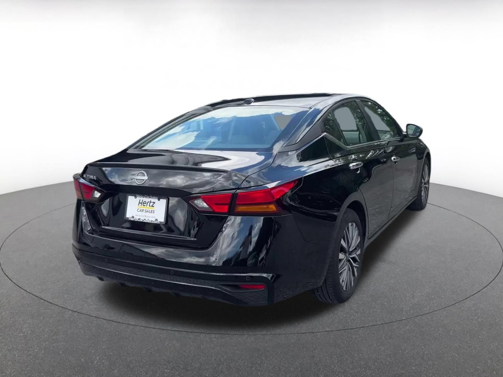 Used 2025 Nissan Altima 2.5 SV FWD image 13