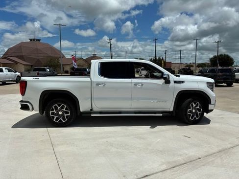 Used 2023 GMC Sierra 1500 SLT w/ SLT Premium Package AWD/4WD image 2
