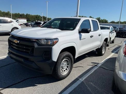 Used 2025 Chevrolet Colorado W/T w/ Advanced Trailering Package RWD image 3
