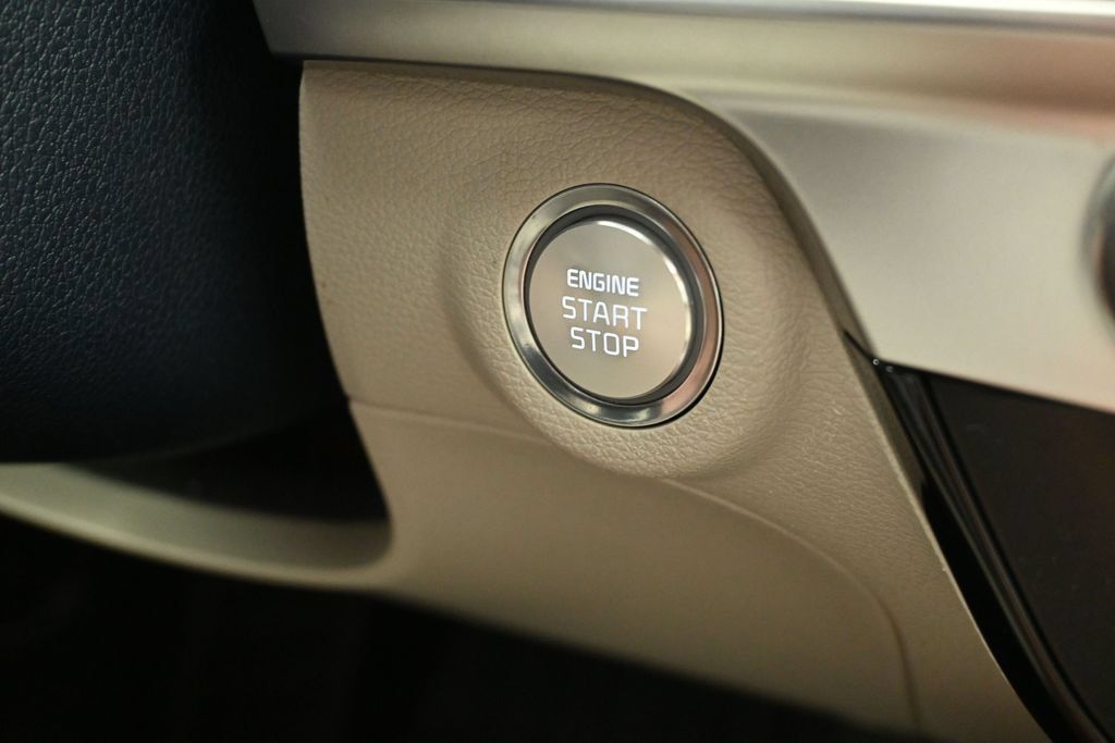 Used 2025 Kia Telluride EX w/ EX Captain's Chair Package FWD image 25