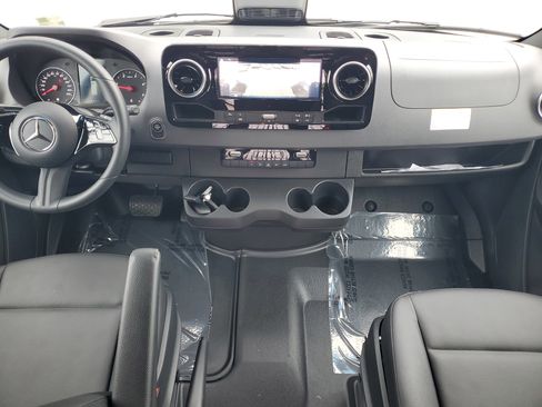 Used 2025 Mercedes-Benz Sprinter 2500 image 14