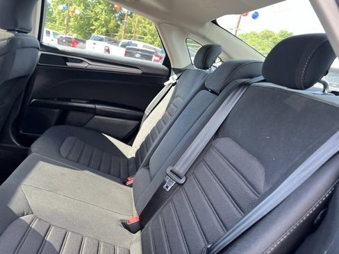 Used 2019 Ford Fusion SE image 27