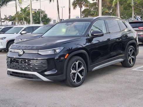 New 2026 Volkswagen Tiguan SE FWD image 3