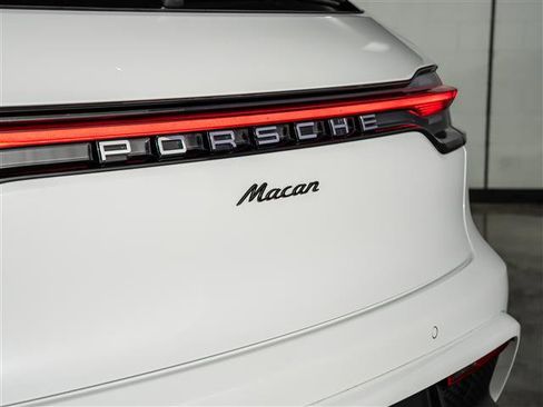 Used 2025 Porsche Macan image 32