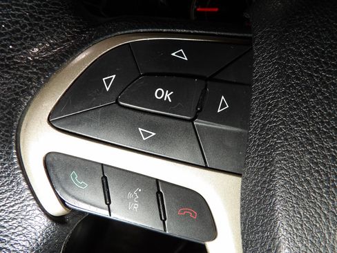Used 2015 Jeep Cherokee Sport FWD image 18