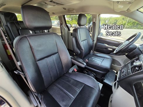 Used 2015 Chrysler Town & Country Touring w/ Driver Convenience Group FWD image 5