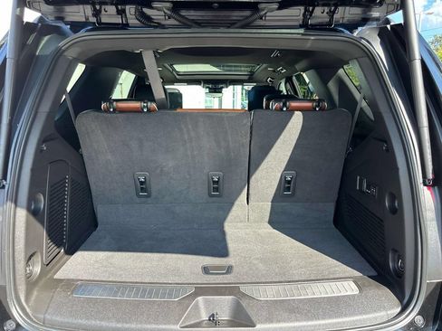Used 2023 GMC Yukon Denali Ultimate AWD/4WD image 17