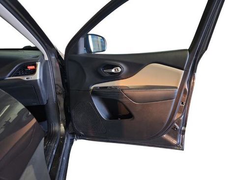 Used 2016 Jeep Cherokee Limited w/ Luxury Group image 22