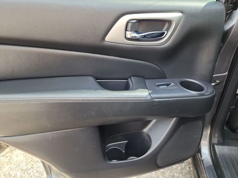 Used 2020 Nissan Pathfinder S FWD image 37