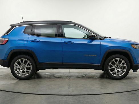 Used 2025 Jeep Compass Limited AWD/4WD image 11