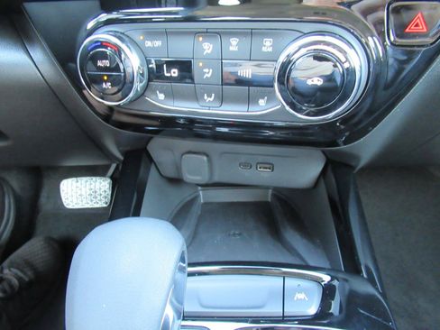 Used 2025 Chevrolet Trax ACTIV w/ Sunroof Package FWD image 27