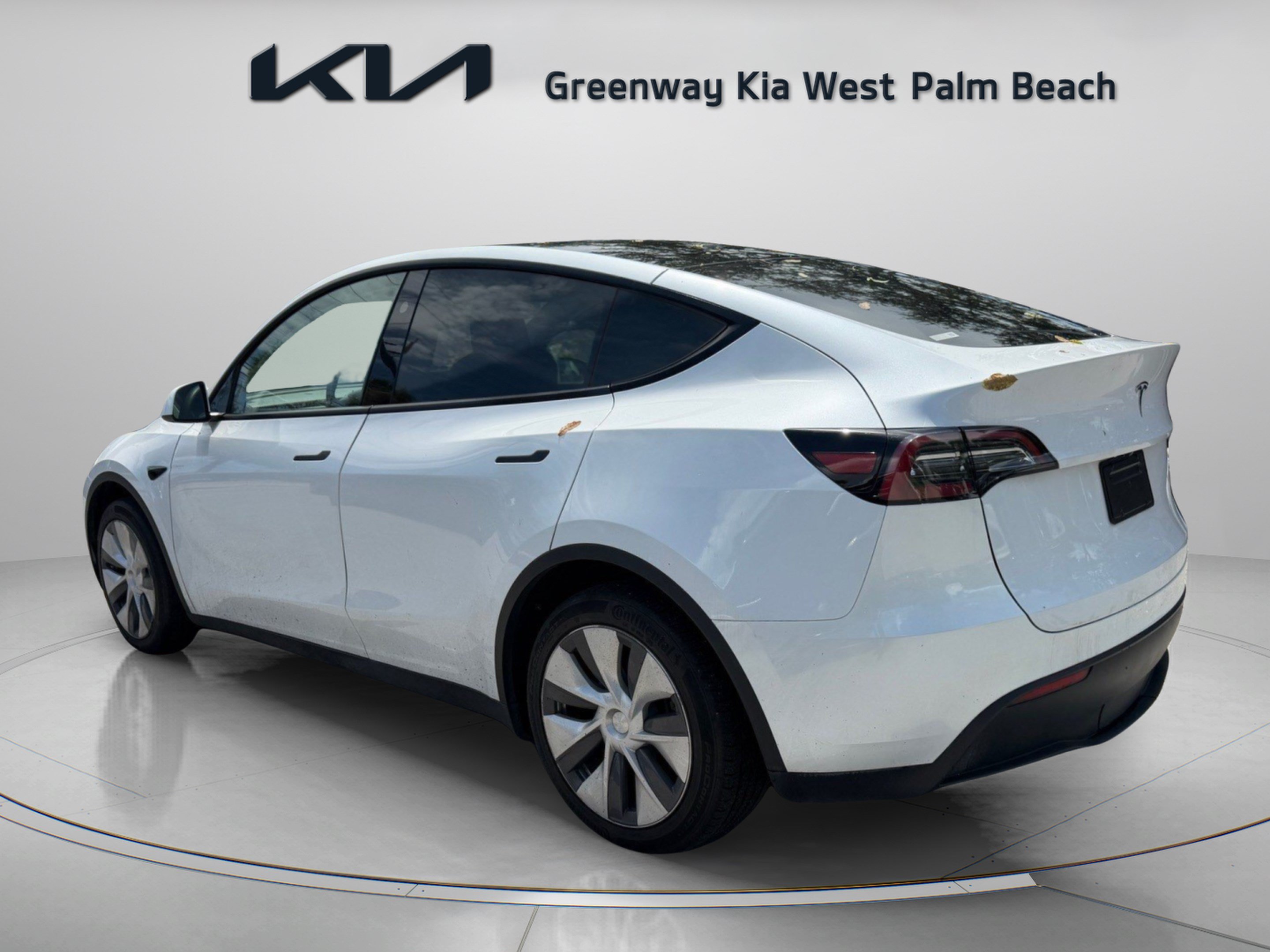 Used 2023 Tesla Model Y 2WD image 5