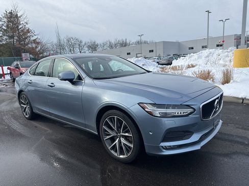 Used 2017 Volvo S90 T6 Momentum w/ Vision Package image 3
