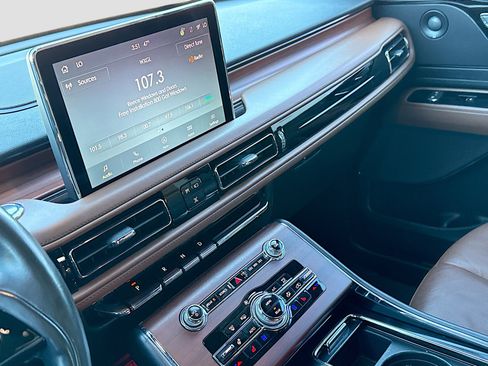 Used 2023 Lincoln Aviator Reserve w/ Equipment Group 201A image 30