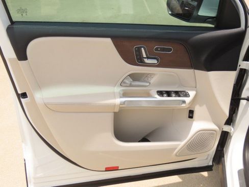 Used 2023 Mercedes-Benz GLB 250 image 23