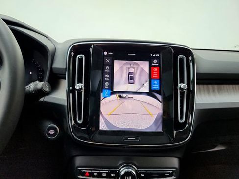 Certified 2025 Volvo XC40 B5 Plus AWD/4WD image 24