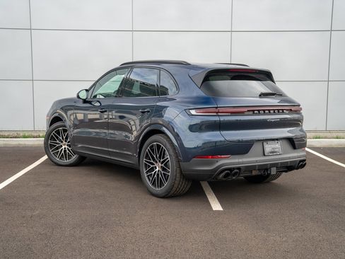 Used 2025 Porsche Cayenne image 3