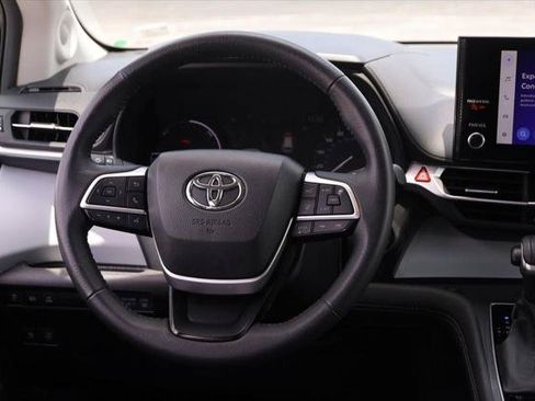 Certified 2025 Toyota Sienna XLE w/ XLE Plus Package AWD/4WD image 20