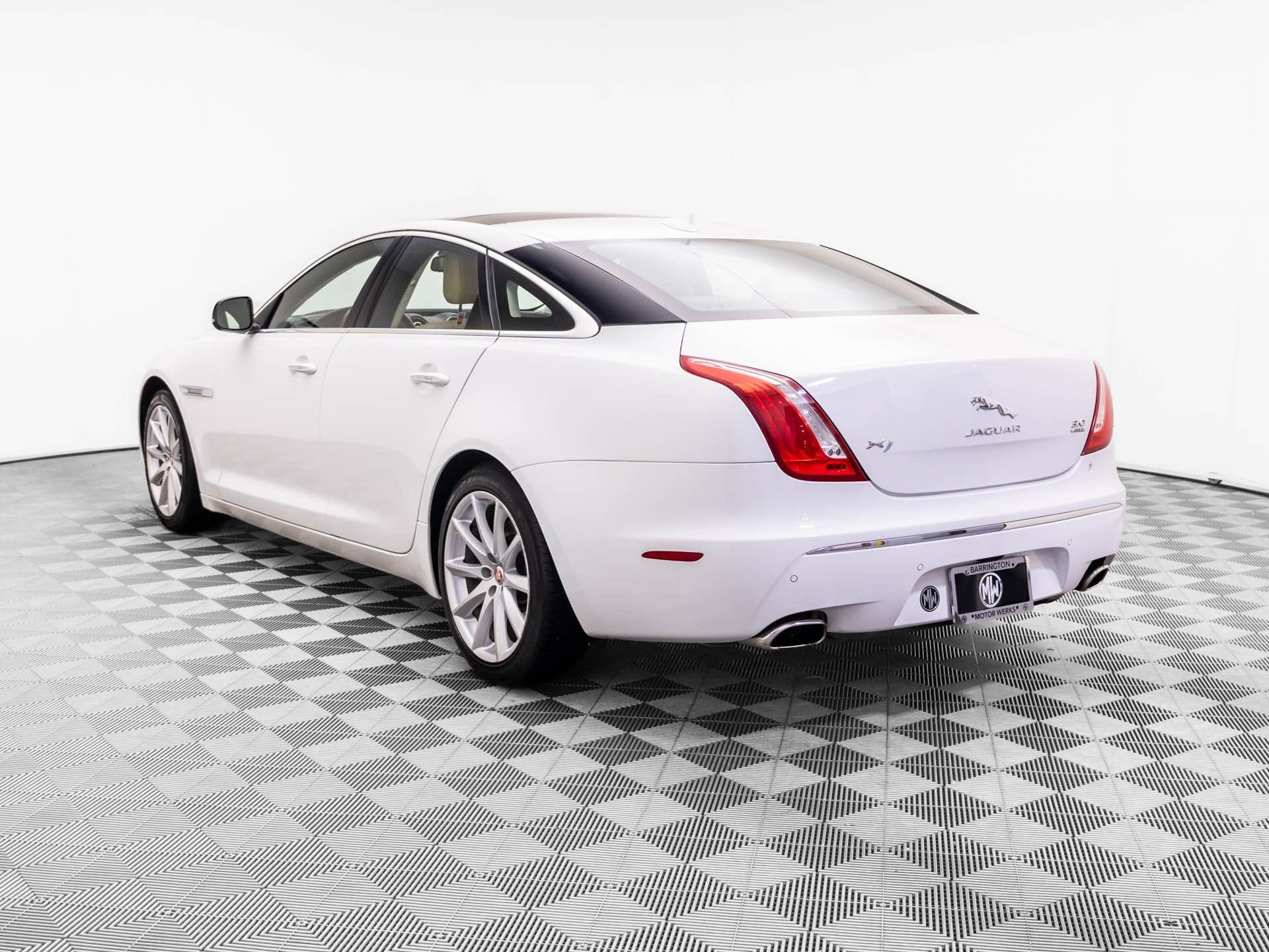 Used 2015 Jaguar XJ AWD image 3