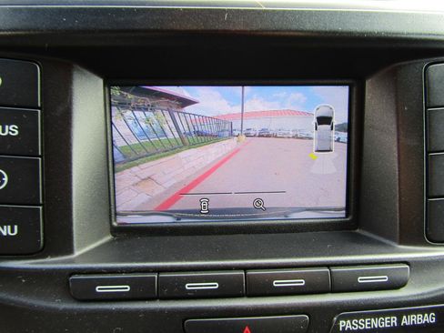 Used 2018 Ford Explorer XLT image 18