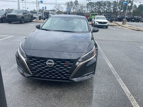 Used 2025 Nissan Altima 2.5 SR image 2