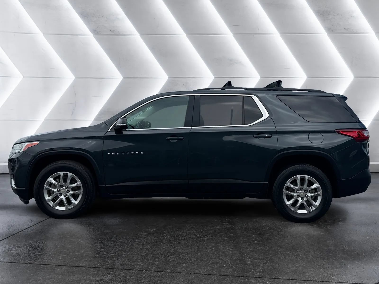 Used 2019 Chevrolet Traverse LT AWD/4WD image 2