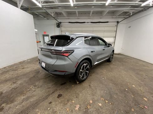 Used 2025 Chevrolet Equinox EV LT w/ Convenience Package image 6