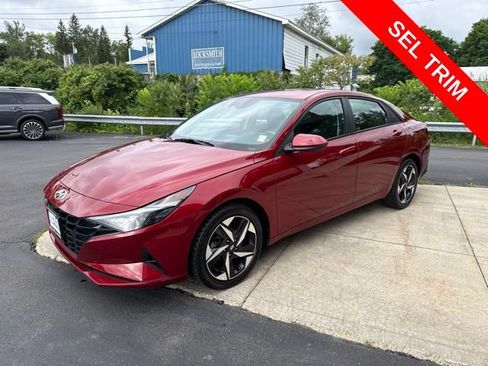 Used 2023 Hyundai Elantra SEL w/ Convenience Package FWD image 4