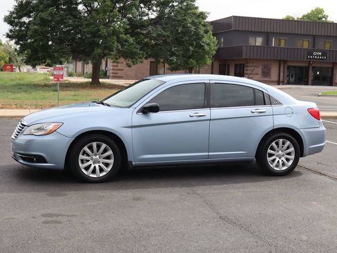 Used 2014 Chrysler 200 Limited FWD image 10