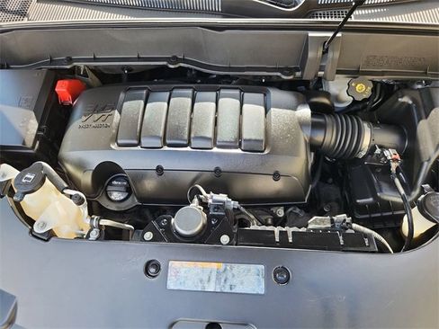 Used 2017 Chevrolet Traverse LT image 27