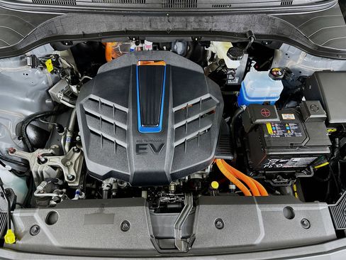 Used 2023 Hyundai Kona SE w/ Cargo Package image 32