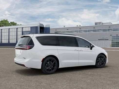 New 2027 Chrysler Pacifica Limited AWD/4WD image 5