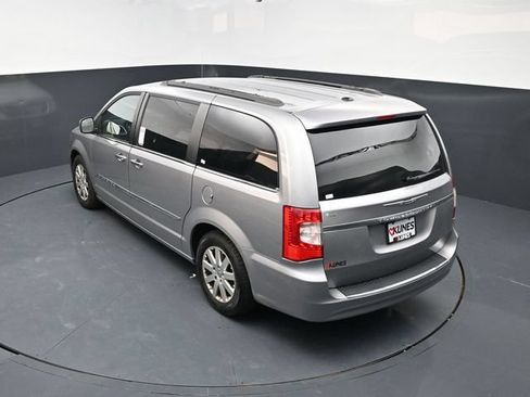 Used 2016 Chrysler Town & Country Touring w/ Driver Convenience Group FWD image 36