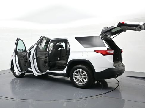 Used 2021 Chevrolet Traverse LS AWD/4WD image 31