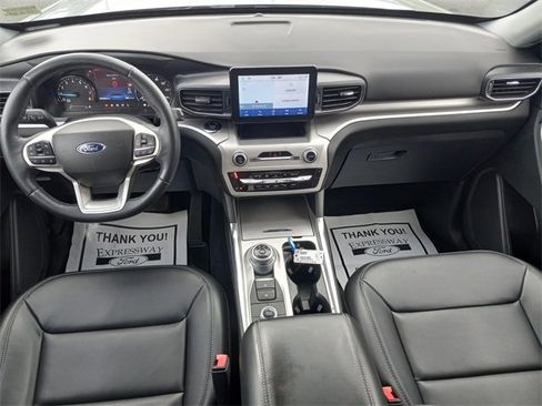 Used 2022 Ford Explorer XLT w/ Equipment Group 202A image 16