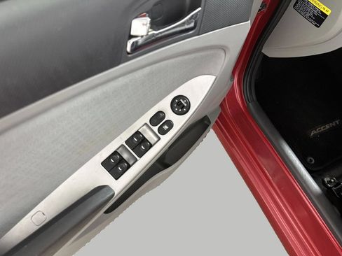 Used 2014 Hyundai Accent SE FWD image 16