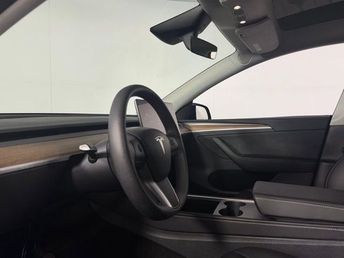 Used 2024 Tesla Model Y Long Range image 18